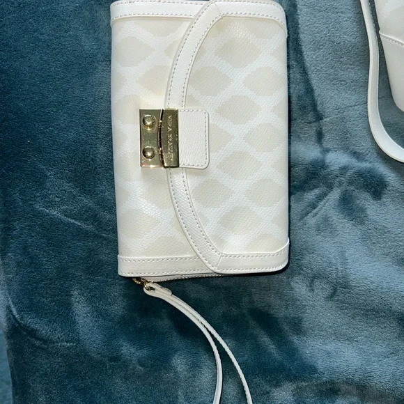 Vera Bradley white leather purse & matching wristlet - Picture 2 of 11